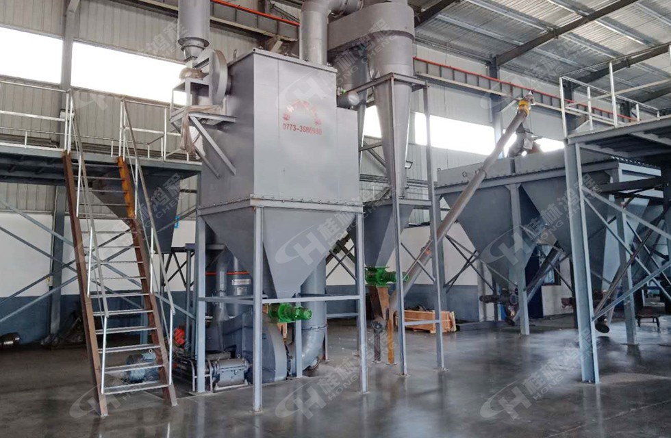 五氧化二礬R3220雷蒙磨粉機(jī)河南安陽客戶干凈整潔無法車間 產(chǎn)量達(dá)3噸 五氧化二礬R3220雷蒙磨粉機(jī)河南安陽客戶干凈整潔無法車間 產(chǎn)量達(dá)3噸