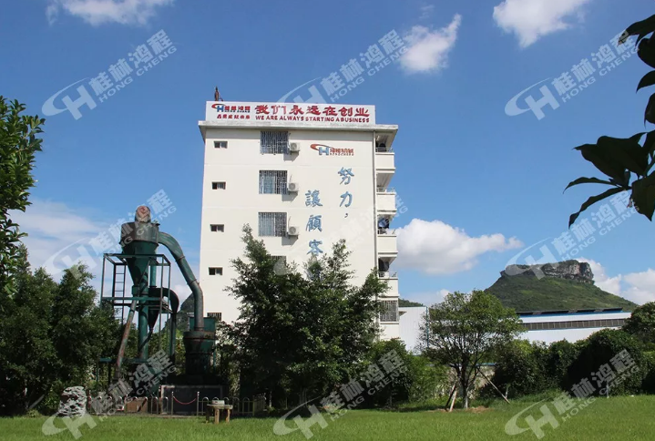 小型礦石磨粉機(jī)在哪里能買(mǎi)到? 到桂林鴻程磨粉機(jī)生產(chǎn)基地 小型礦石磨粉機(jī)在哪里能買(mǎi)到? 到桂林鴻程磨粉機(jī)生產(chǎn)基地