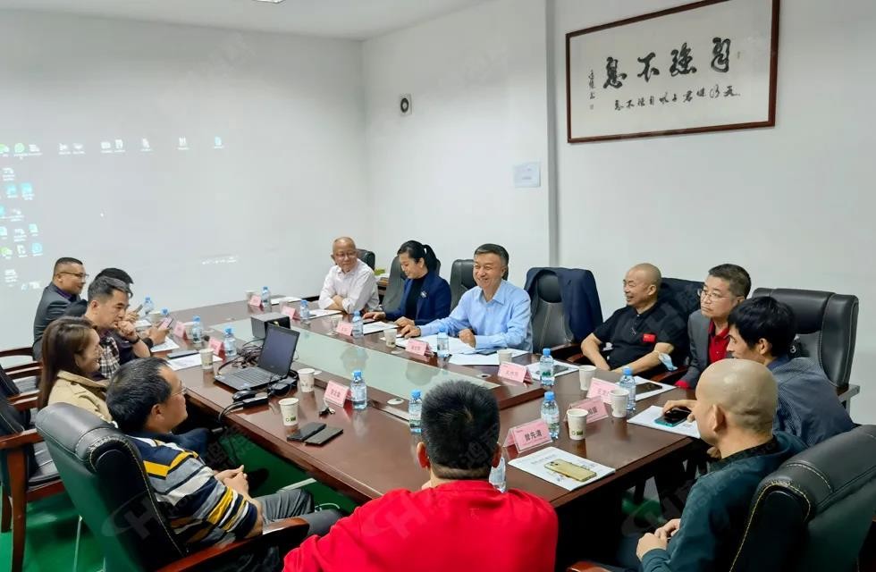 歡迎廣西塑料行業(yè)協(xié)會一行蒞臨桂林鴻程礦山機(jī)械廠參觀指導(dǎo)! 歡迎廣西塑料行業(yè)協(xié)會一行蒞臨桂林鴻程礦山機(jī)械廠參觀指導(dǎo)!