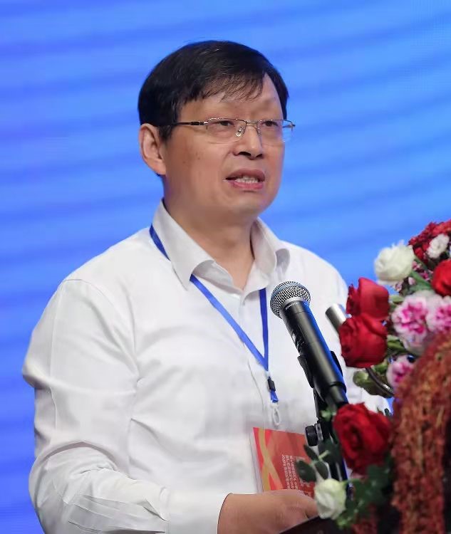 廣西大學(xué)校長助理、廣西碳酸鈣產(chǎn)業(yè)化工程院常務(wù)副院長、廣西碳酸鈣行業(yè)協(xié)會會長童張法圖片來源:廣西碳酸鈣產(chǎn)業(yè)化工程院